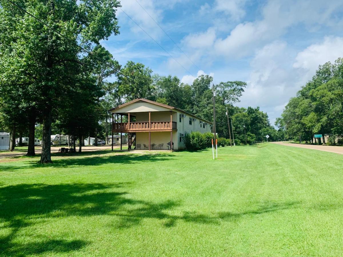 Holly Park Marina Hotell Milam Exteriör bild